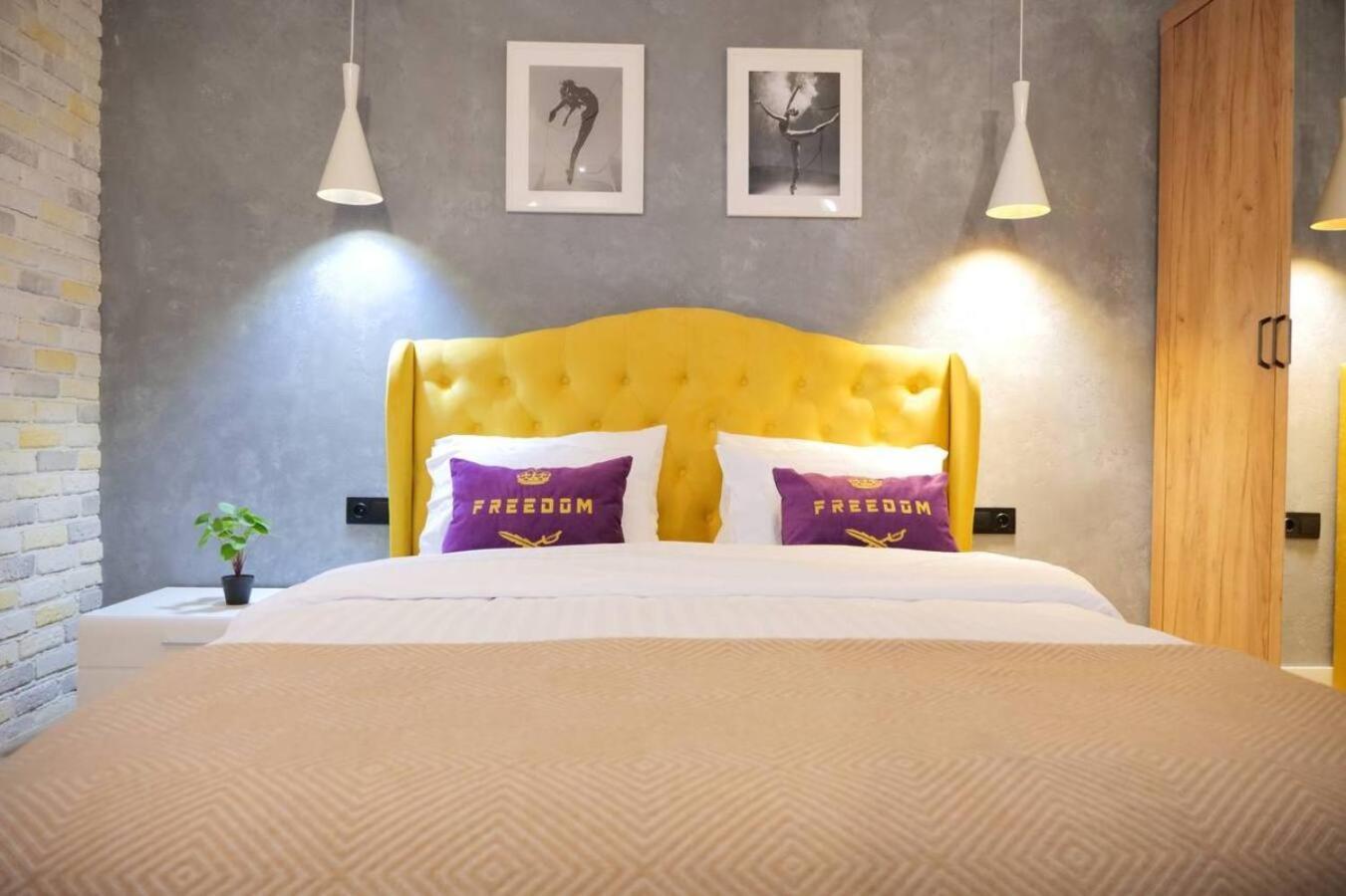 Freedom Apartments In City Center Kiev Ngoại thất bức ảnh