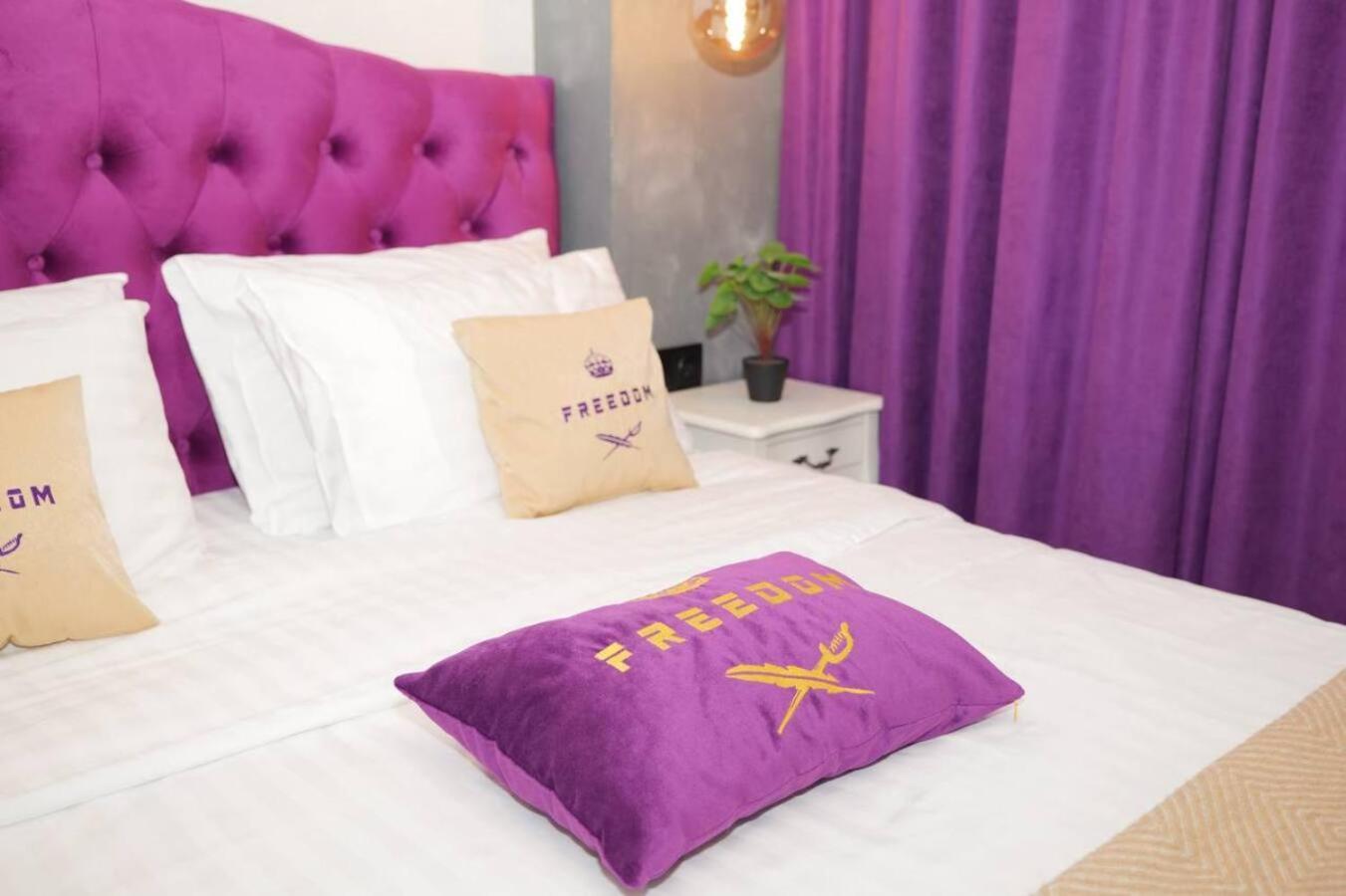 Freedom Apartments In City Center Kiev Ngoại thất bức ảnh
